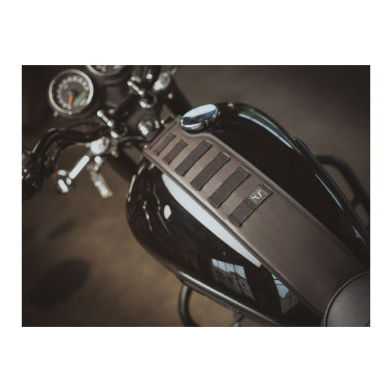 Sangle de réservoir SW-MOTECH SLA système M.O.L.L.E TRIUMPH Bonneville/SE/T100 2004-2016 - Scrambler 2005-2008 - Thruxton 900..