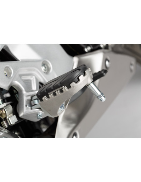 Repose-pieds SW-MOTECH ION avec supports HONDA - KTM - SUZUKI