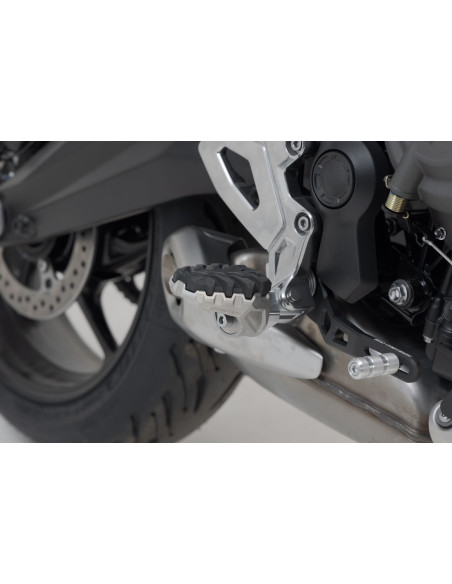 Repose-pieds SW-MOTECH EVO avec supports TRIUMPH Scrambler 1200 2018-2021 - Tiger 800 2010-2018 - 900 2019