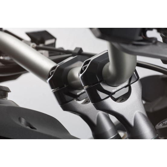 Réhausse de guidon Ø 22 mm SW-MOTECH 25 mm APRILIA - BMW - HONDA - KAWASAKI - KTM - MOTO GUZZI - SUZUKI - TRIUMPH - YAMAHA Noir