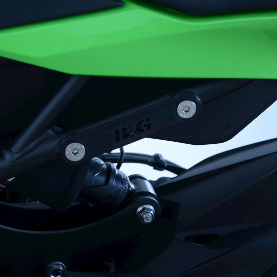 Cache orifice reposes pied arrière R&G RACING noir KAWASAKI ZX4RR 2020 204 / SUZUKI GSXS 1000 2023 - 2024