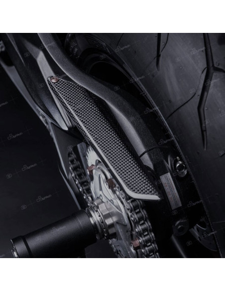 Couvre Chaine LIGHTECH MV Agusta 675/800 F3/Brutale 2012-2016 800 Rivale 2014-2016 Carbone Mat