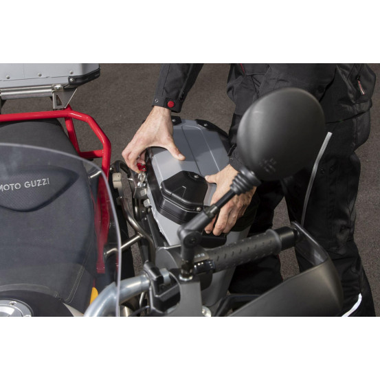 Valises latérales aluminium origine Piaggio Moto Guzzi 850 V85 TT 2019-2023
