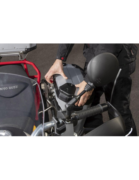 Valises latérales aluminium origine Piaggio Moto Guzzi 850 V85 TT 2019-2023