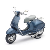 Scooter miniature Vespa 946 Bleu - Echelle 1/12°
