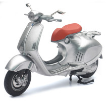 Scooter miniature Vespa 946 Gris - Echelle 1/12°