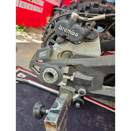 Tendeur de chaine avec protection capteur ABS noir SM PROJECT - DUCATI 950 - 1200 - MULTISTRADA / 950 DESERT X