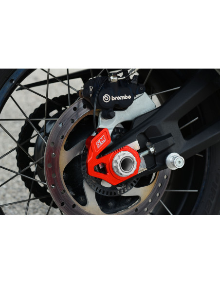 Tendeur de chaine avec protection capteur ABS rouge SM PROJECT - DUCATI 950 - 1200 - MULTISTRADA / 950 DESERT X