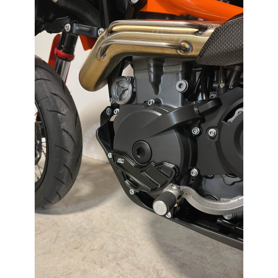 Protection carter de stator noir SM PROJECT - KTM 690 2008-2025 / HUSQVARNA 701 2016-2025 / GAS GAS 700 2022-2025
