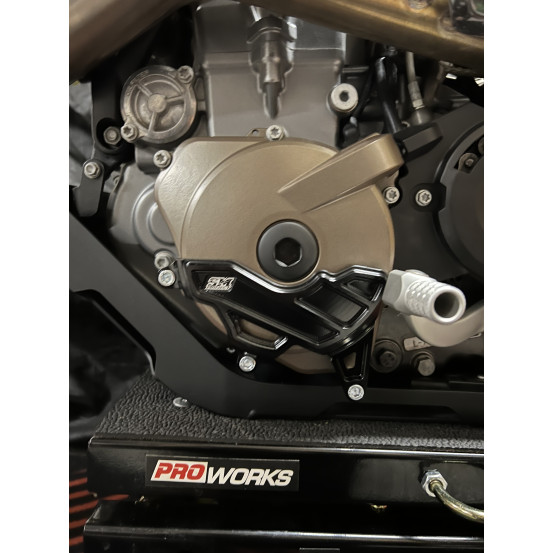 Protection carter de stator noir SM PROJECT - KTM 690 2008-2025 / HUSQVARNA 701 2016-2025 / GAS GAS 700 2022-2025