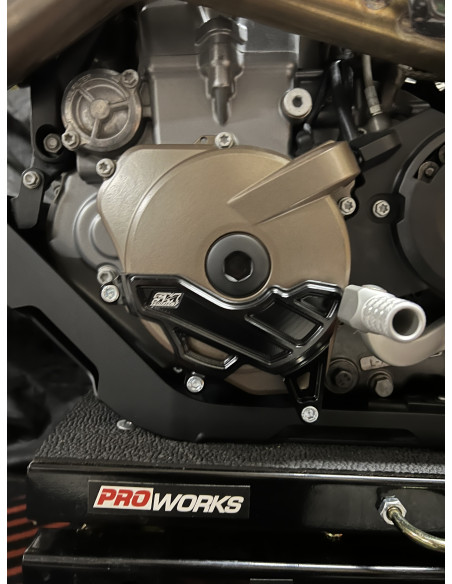 Protection carter de stator noir SM PROJECT - KTM 690 2008-2025 / HUSQVARNA 701 2016-2025 / GAS GAS 700 2022-2025