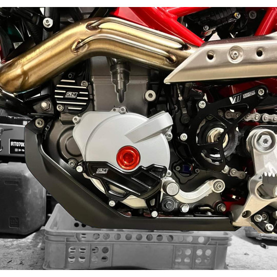 Protection carter de stator noir SM PROJECT - KTM 690 2008-2025 / HUSQVARNA 701 2016-2025 / GAS GAS 700 2022-2025