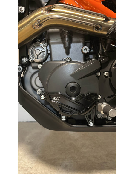 Protection carter de stator noir SM PROJECT - KTM 690 2008-2025 / HUSQVARNA 701 2016-2025 / GAS GAS 700 2022-2025