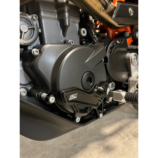 Protection carter de stator noir SM PROJECT - KTM 690 2008-2025 / HUSQVARNA 701 2016-2025 / GAS GAS 700 2022-2025
