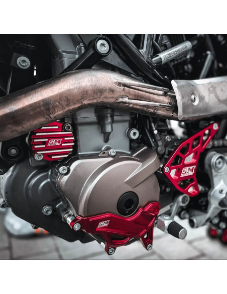 Protection carter de stator rouge SM PROJECT - KTM 690 2008-2025 / HUSQVARNA 701 2016-2025 / GAS GAS 700 2022-2025