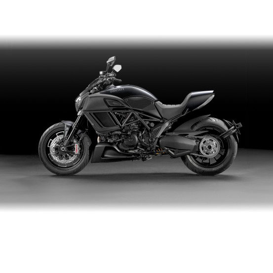 Grip adhésif de réservoir noir STOMPGRIP VOLCANO - DUCATI 1200 DIAVEL 2011-18 / 1198 DIAVEL 2012-14