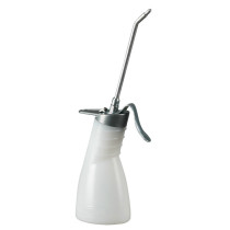Burette en plastique 200 ML avec bec rigide alu 135mm